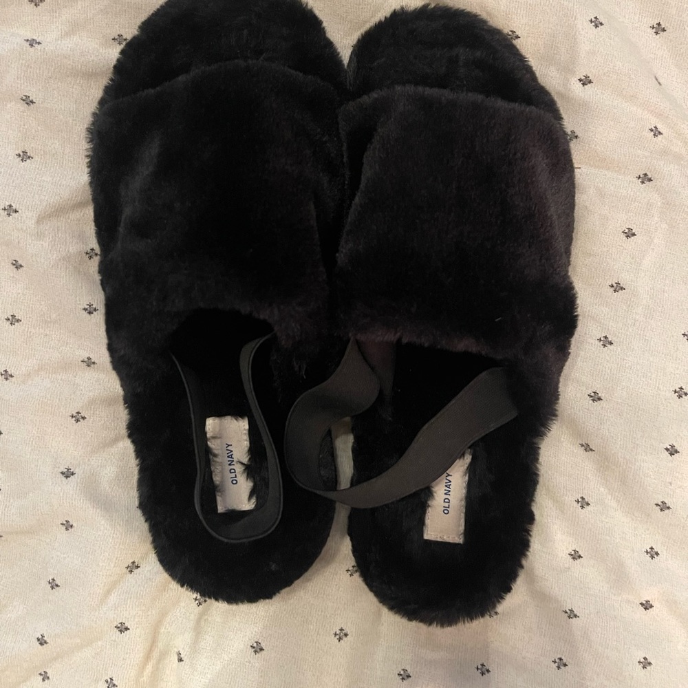 Size 9 black fur sandals- Old Navy NEVER WORN